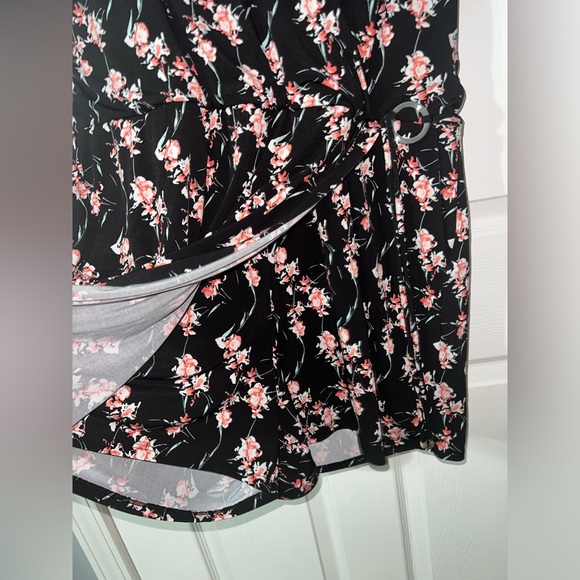 WHBM Faux Wrap Floral Romper - Picture 4 of 4